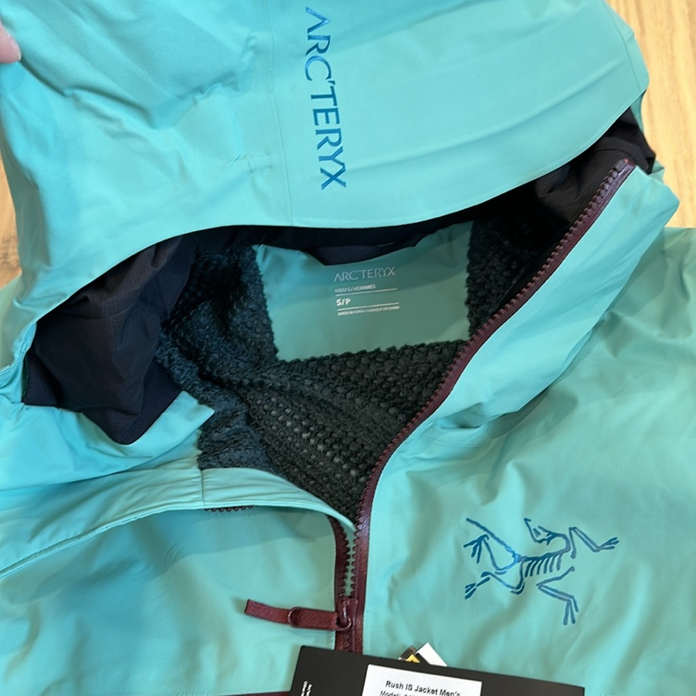 Arc’Teryx Rush IS snowboarding/ski jacket - Picture 5 of 7